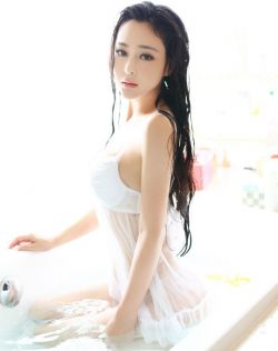 亚洲精品在线视频